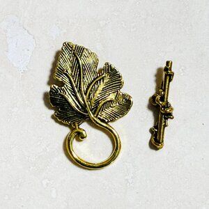 3/$10, Large Grape Leaf Shape Gold Tone Alloy OT Toggle Clasps